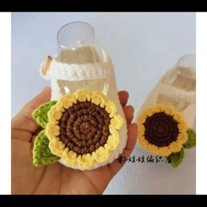 Knitted baby shoes